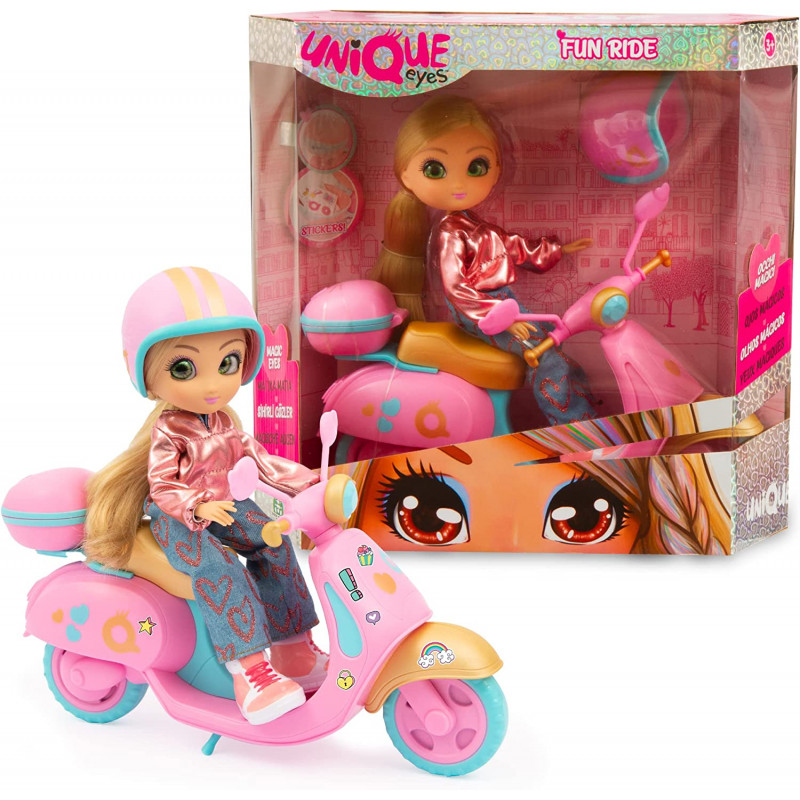 Unique Eyes - Amy con scooter